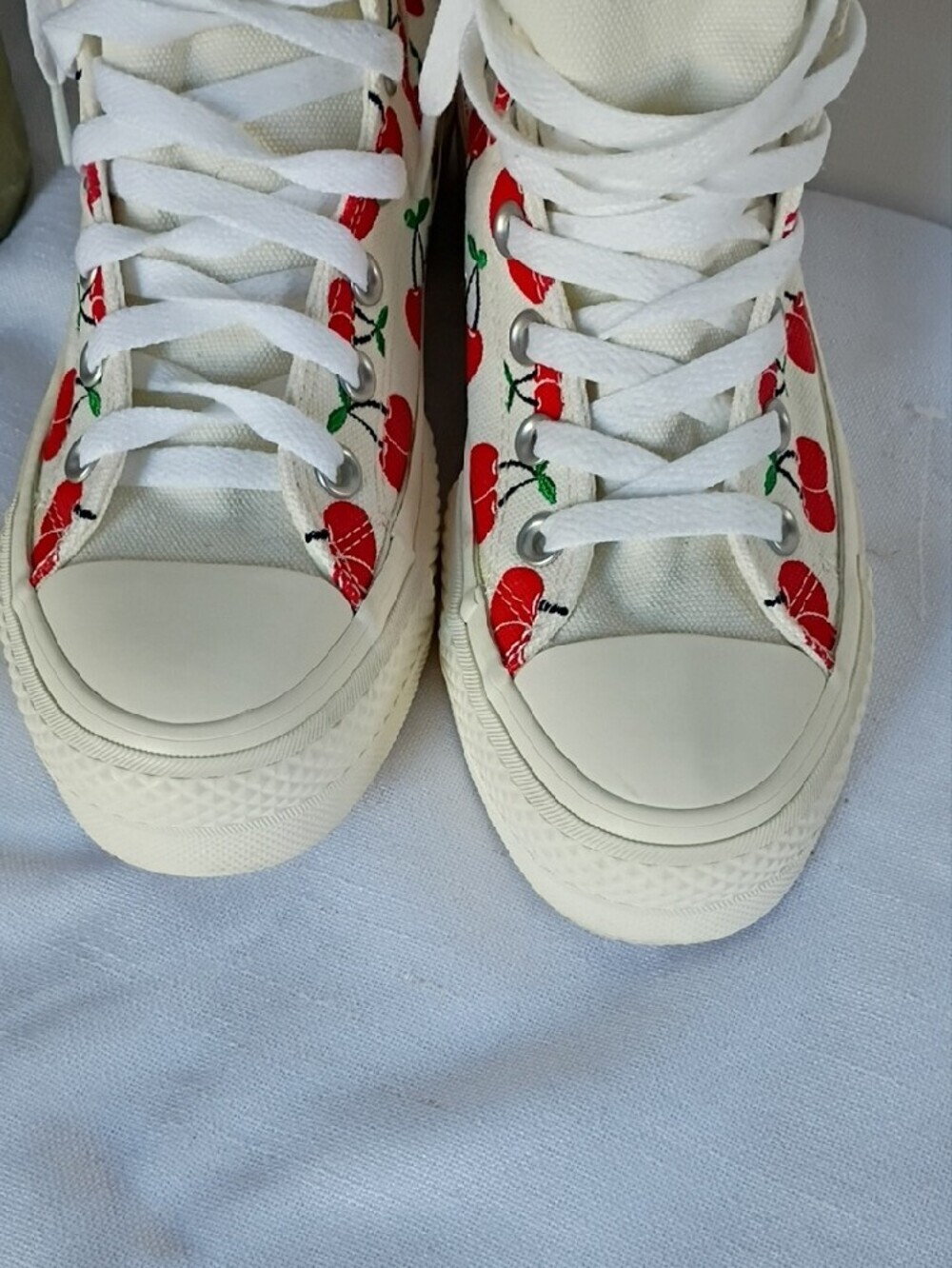 Converse Women's Chuck Taylor High Top Sneakers with 🍒 Cherry Print Size 6.5 - Picture 8 of 10